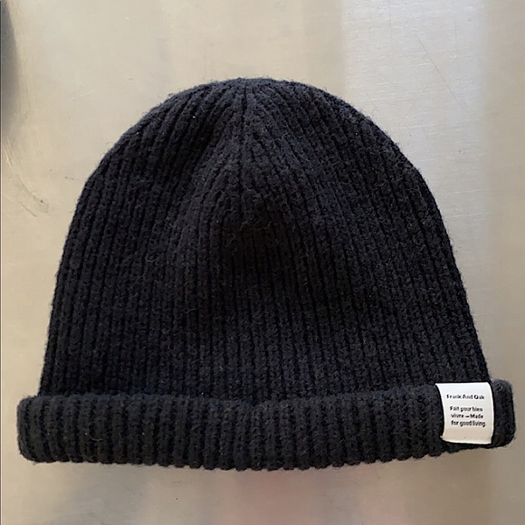 Frank & Oak black fitted beanies - Picture 1 of 4